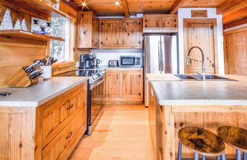 Wentworth-Nord Ski Chalet | An enchanting wooden chalet for a relaxing stay in the heart of nature.