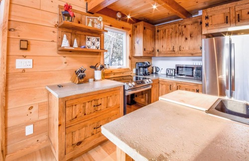 Wentworth-Nord Ski Chalet | An enchanting wooden chalet for a relaxing stay in the heart of nature.