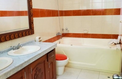 Huanchaco House | An expensive master bedroom