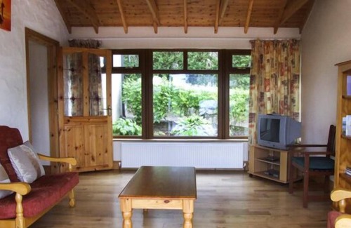 Shiplake Cottage | AN GRIANAN, pet friendly, with a garden in Clonakilty, County Cork