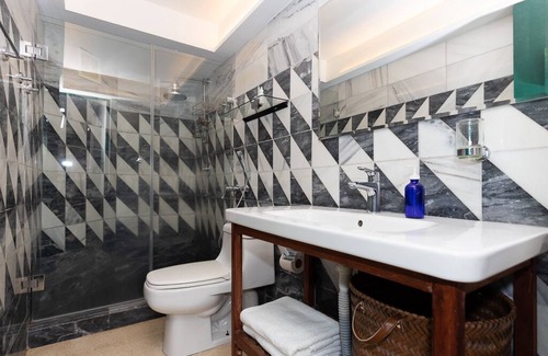 Obarrio Apartment | An organic Modern style meets city center, this apartment has it all