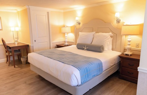 Hyannis Hotel | Anchor In Distinctive Waterfront Lodging