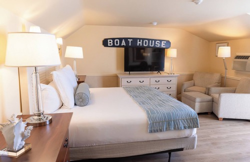 Hyannis Hotel | Anchor In Distinctive Waterfront Lodging