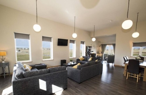 Knockaird Cottage | ANCHOR, pet friendly, with a garden in Ness, Isle Of Lewis