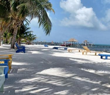 Caye Caulker Hotel | Anchorage Beach Resort Caye Caulker