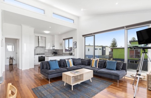 Apollo Bay House | Anchorage - rare property on ocean side of the Great Ocean Road
