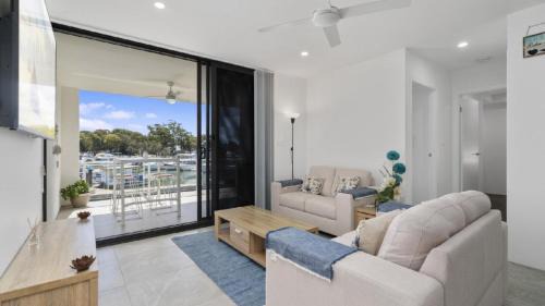 Sandstone Point Apartment | Anchors Away - Waterfront Unit