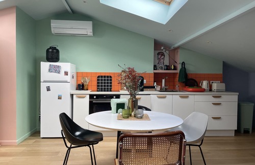 Bassins a Flot Apartment | Ancien Atelier Dartiste Lumineux et Climatisé
