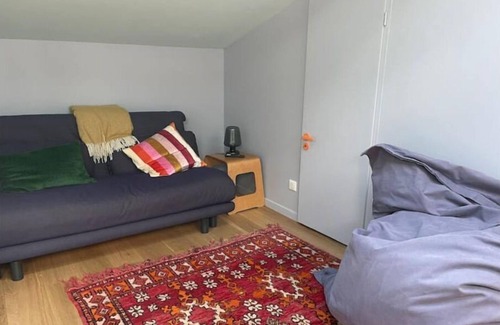 Bassins a Flot Apartment | Ancien Atelier Dartiste Lumineux et Climatisé