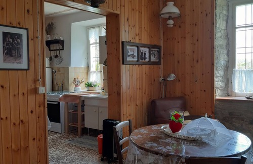Neviano degli Arduini House | Ancient detached house in a peasant court, on the hills of Parma