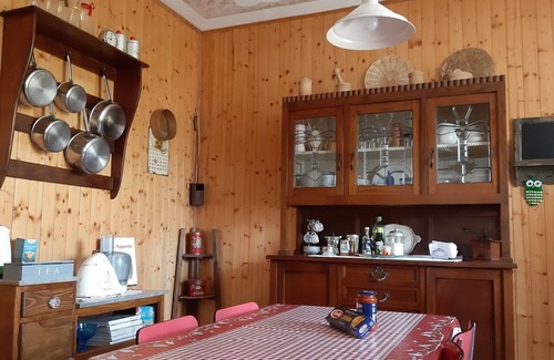 Neviano degli Arduini House | Ancient detached house in a peasant court, on the hills of Parma