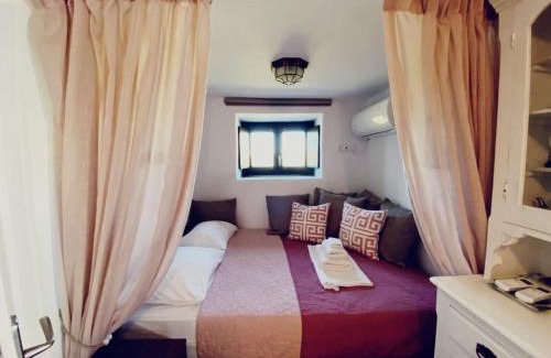 Apollonia House | ANCIENT MEROPIA - ARTEMIS, Traditional House- Family, Apollonia