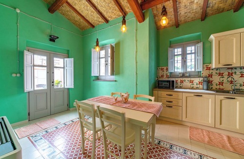 Nurachi House | Ancient Platanus Dwelling - R 3832