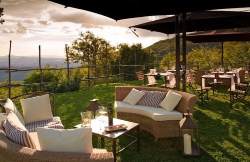 Arezzo Villa | Ancient stone and brick farmhouse set on high hills enjoying a wonderful view over the city of Arezz