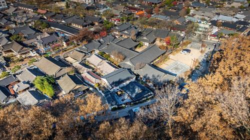Jeonju House | And spring