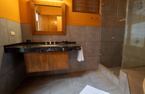 Santa Cruz de Flores Hotel | Andenes de Azpitia