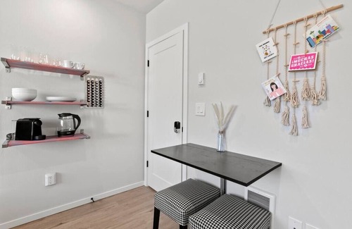 Whittier Heights House | Anders' sweet suite - Micro Studio - 91Walkscore