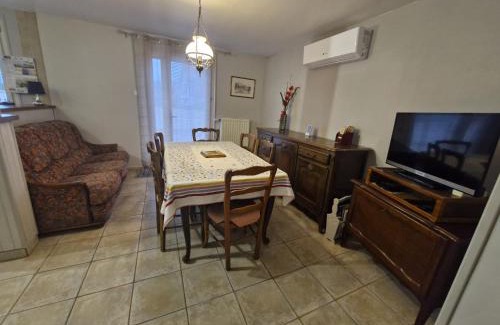 Lapalisse Apartment | Andrée