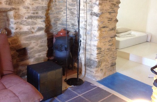 Ydrousa Cottage | Andros bioclimatic little house in a big land