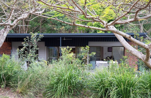 Warner Cottage | Anembo Cottages, close to all state of art sporting facilities, hospitals, shops