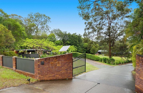 Warner Cottage | Anembo Cottages, close to all state of art sporting facilities, hospitals, shops