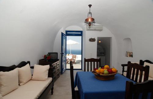 Oia Apartment | Anemomilos