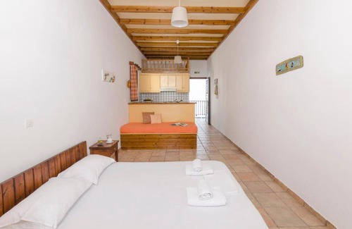 Astypalaia Apartment | Anemosyris Studios