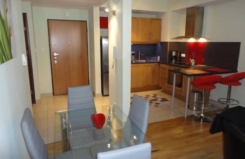 City Centre Apartment | Angel Plaza Apt. near Old Town with Balcony, Elevator, A/C, 24 hr Concierge