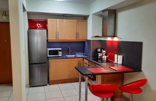 City Centre Apartment | Angel Plaza Apt. near Old Town with Balcony, Elevator, A/C, 24 hr Concierge