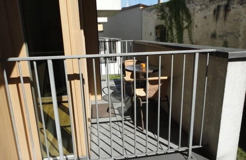 City Centre Apartment | Angel Plaza Apt. near Old Town with Balcony, Elevator, A/C, 24 hr Concierge