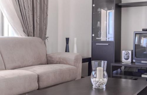 Karlovassi House | Angela's house