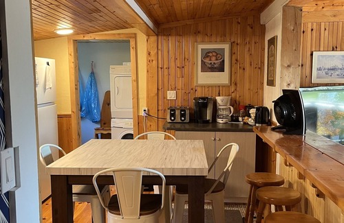 Borden-Carleton Cottage | Angela’s Cottage by the sea- steps away from private beach!