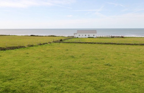 Dinas House | ANGORFA - ABERDESACH, pet friendly, with a garden in Clynnog Fawr