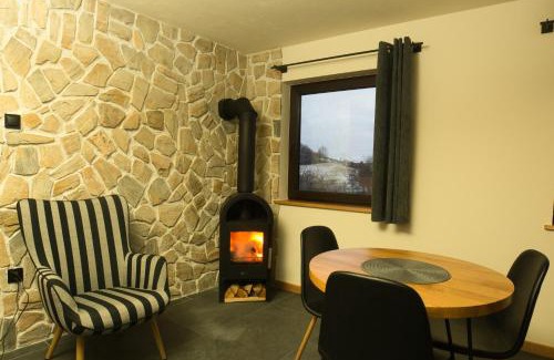 Zagorz Ski Chalet | Anielskie Wzgórze Domek z Widokiem & Kuźnia Skarbów
