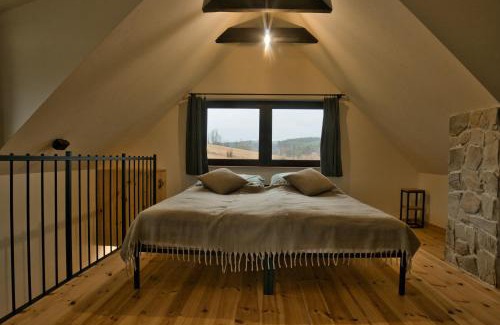 Zagorz Ski Chalet | Anielskie Wzgórze Domek z Widokiem & Kuźnia Skarbów
