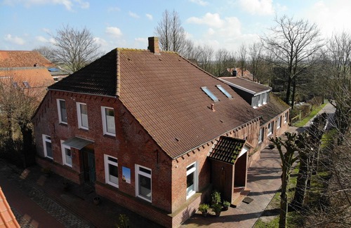 Pilsum Apartment | "Ankerplatz" vacation apartment with large garden in the heart of Pilsum