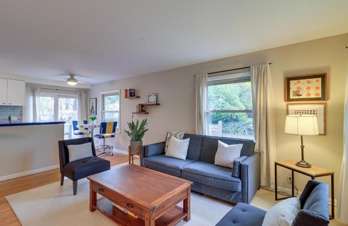Ann Arbor House | Ann Arbor Home with Deck, 2 Mi to Michigan Stadium!