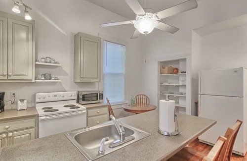 Wilmington Apartment | Ann Street Victorian - Arts and Antiques District