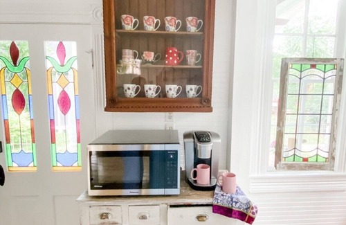 Round Rock Original Plat Apartment | Annabella’s Studio in Historic Downtown Round Rock