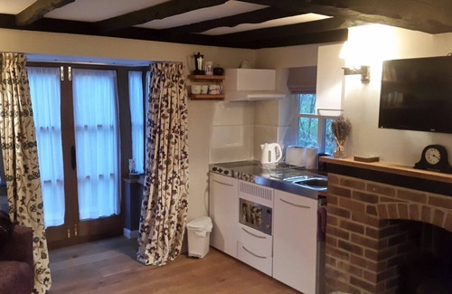 Midhurst Apartment | Annex in Heyshott, near Midhurst, in heart of the South Downs National Park