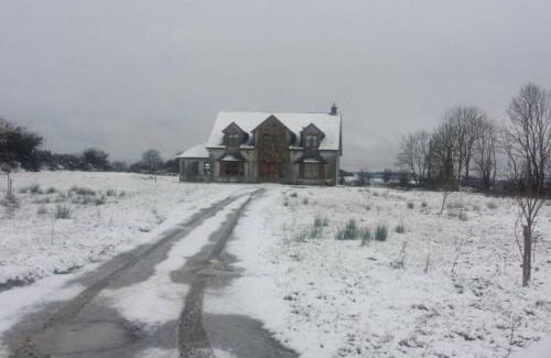 Connacht House | Annies Meadow.