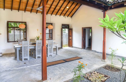 Kathaluwa Villa | Antique Ceylon Standard double at Ahangama