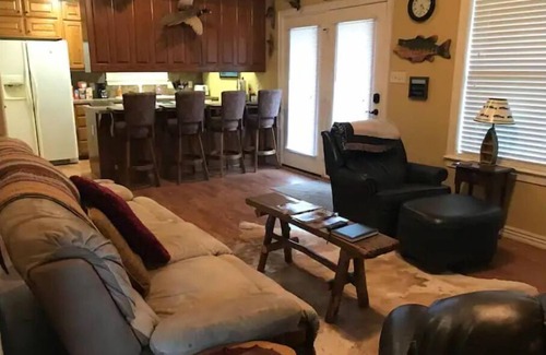Bates House | Antler Oaks Lakeside Cabin