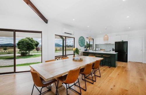 Erudgere House | Anton Pavilion - Cheerful Country Solace in Mudgee