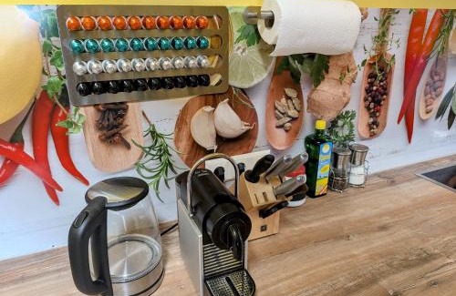 Prebuch Apartment | Anton's bunte Welt (100 m², Parkplatz, Garten und viel mehr)