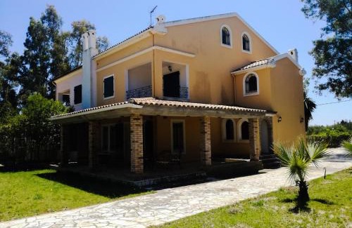 Molos House | Antonia Beachfront Villa