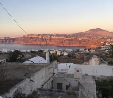 Akrotiri Apartment | Antron Cave House