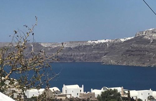 Akrotiri Apartment | Antron Cave House
