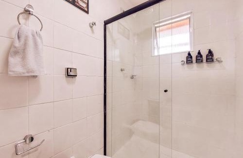 Tupi Apartment | Apê 3 min da Praia, Garagem, Wi-Fi, Tão Lindo