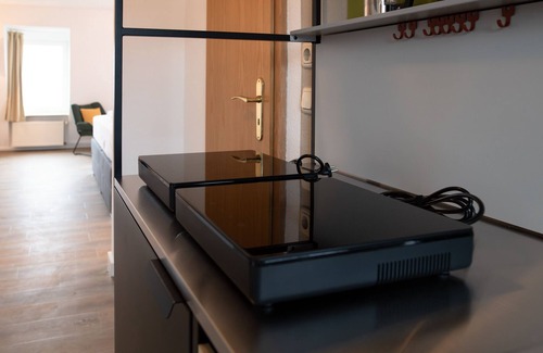 Barth Apartment | AP 6 Zimmer mit Kingsize-bett und Seeblick